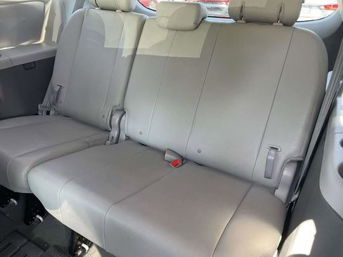 Used 2017 Toyota Sienna XLE w/ XLE Navigation Package FWD image 11