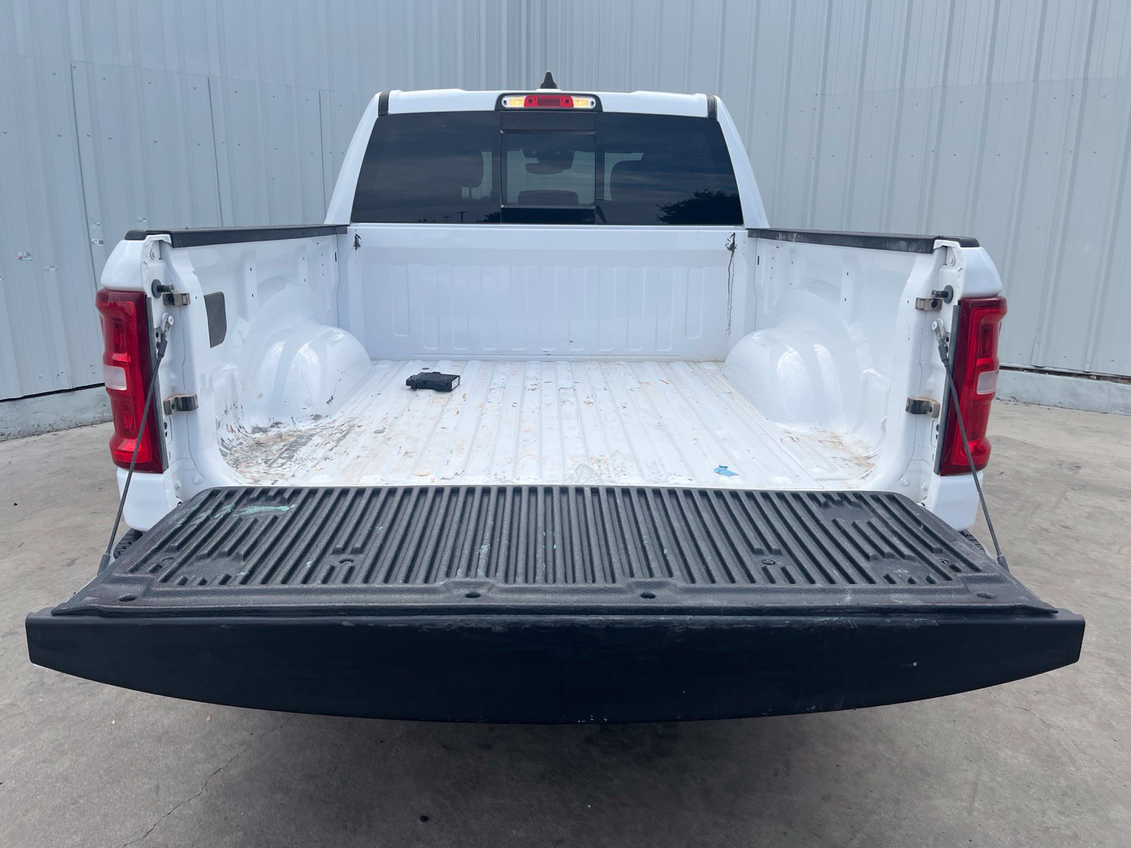Used 2025 RAM 1500 Laramie AWD/4WD image 8