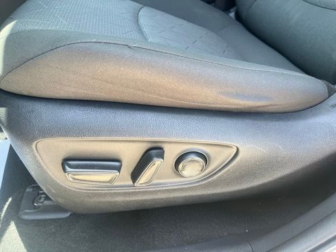 Used 2021 Toyota RAV4 XLE w/ Convenience Package FWD image 25
