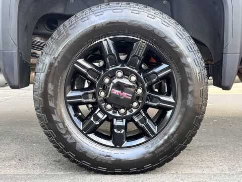 Used 2025 GMC Sierra 2500 AT4 w/ AT4 Premium Plus Package AWD/4WD image 13