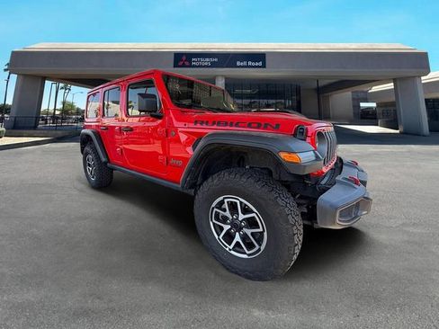 Used 2025 Jeep Wrangler Unlimited Rubicon AWD/4WD image 4