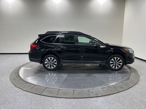 Used 2017 Subaru Outback 2.5i Limited image 5