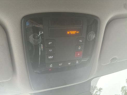 New 2026 Kia Carnival EX image 29