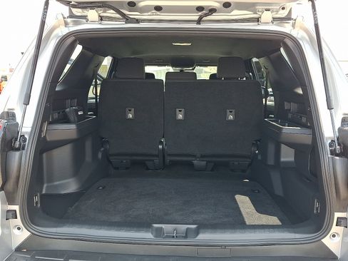 Used 2025 Toyota 4Runner SR5 AWD/4WD image 28