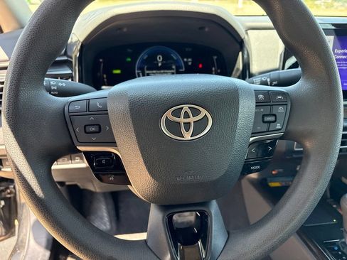 Used 2025 Toyota Camry LE FWD image 15