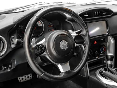 Used 2020 Toyota 86 RWD image 12