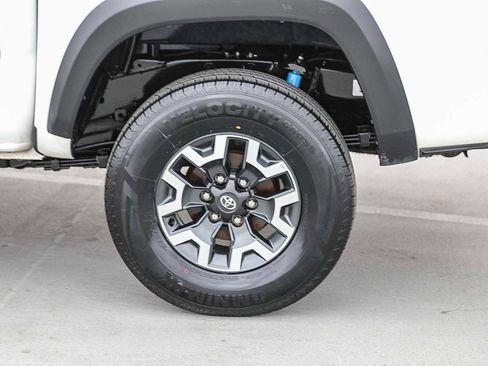 Certified 2023 Toyota Tacoma TRD Off-Road AWD/4WD image 12