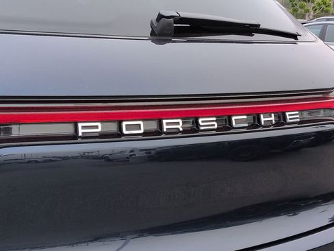 Used 2021 Porsche Macan image 25