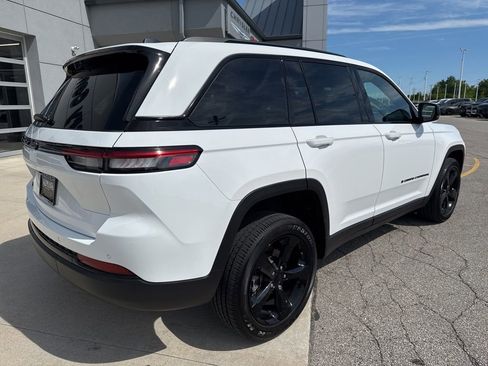 Used 2023 Jeep Grand Cherokee Altitude AWD/4WD image 5