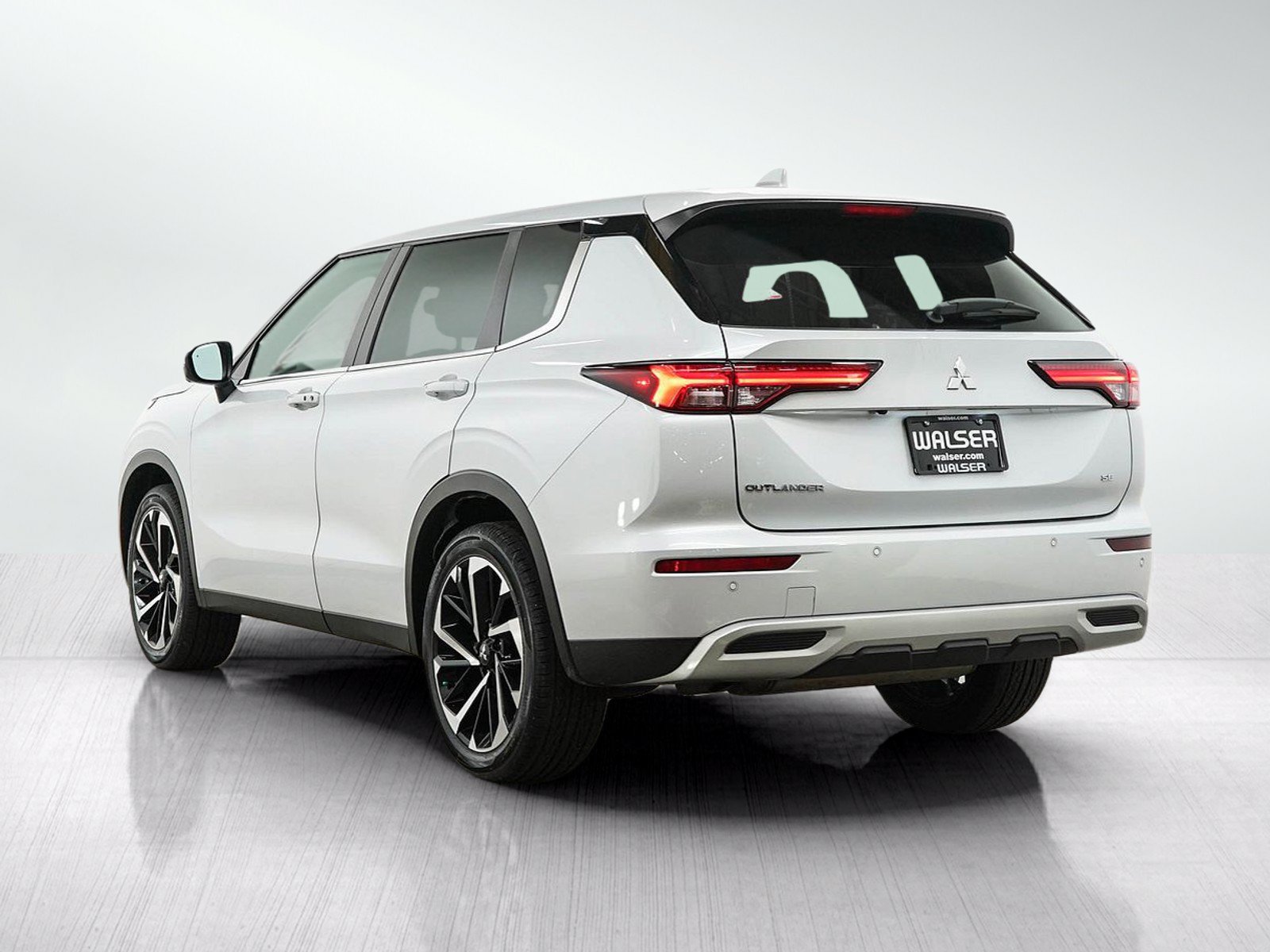 Used 2022 Mitsubishi Outlander SE AWD/4WD image 3
