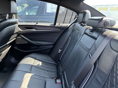 Used 2021 BMW M550i xDrive w/ Executive Package AWD/4WD image 33