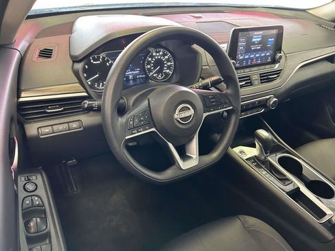 Used 2024 Nissan Altima 2.5 SV FWD image 13