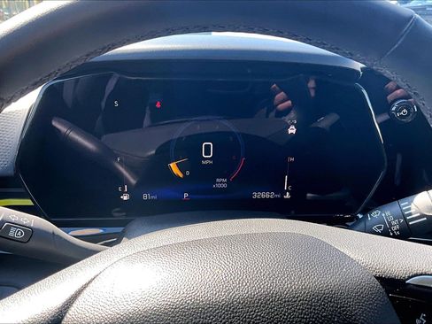 Used 2024 Chevrolet Trax ACTIV w/ Sunroof Package image 24