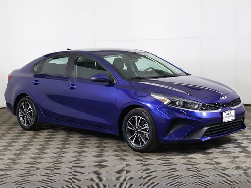Used 2023 Kia Forte LXS w/ LXS Technology Package image 2