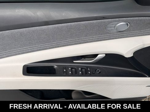 Used 2024 Hyundai Elantra Limited image 8