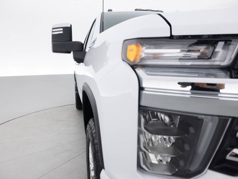 Used 2023 Chevrolet Silverado 2500 High Country w/ Z71 Off-Road Package AWD/4WD image 11