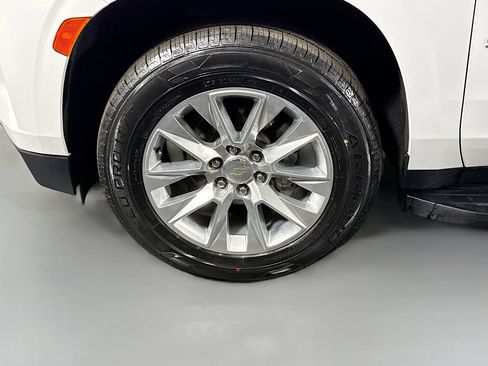 Used 2023 Chevrolet Suburban Premier image 38