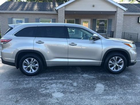 Used 2015 Toyota Highlander XLE AWD/4WD image 9