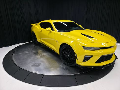 Used 2017 Chevrolet Camaro SS RWD image 18