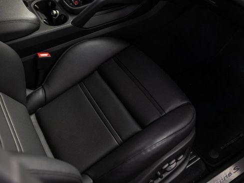 Used 2025 Porsche Cayenne S image 31