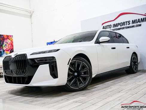 Used 2024 BMW 760i xDrive w/ Executive Package AWD/4WD image 3