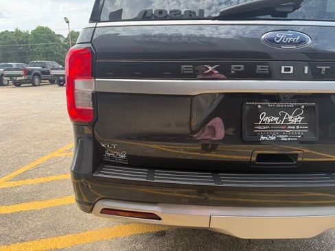 Used 2024 Ford Expedition XLT RWD image 9