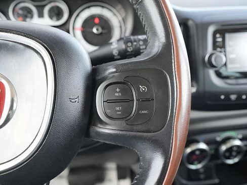 Used 2015 FIAT 500L Trekking FWD image 25