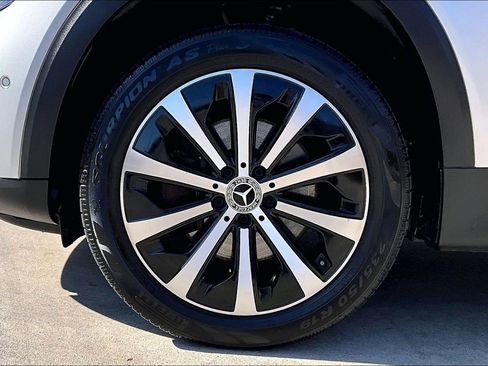 Used 2022 Mercedes-Benz GLB 250 GLB 250 w/ Premium Package Lite image 12