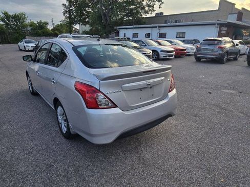 Used 2017 Nissan Versa SV FWD image 3