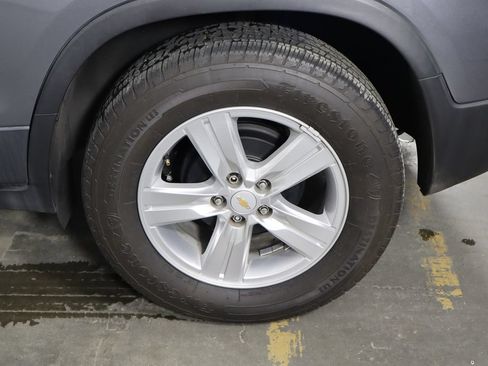 Used 2019 Chevrolet Trax LT w/ LT Convenience Package FWD image 39