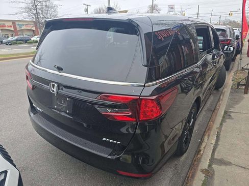 Certified 2023 Honda Odyssey Sport image 3