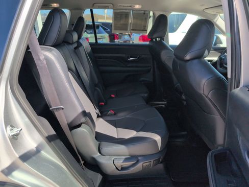 Used 2024 Toyota Grand Highlander XLE image 28