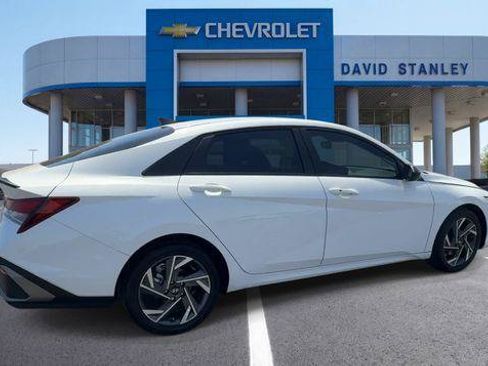Used 2025 Hyundai Elantra Sport FWD image 8