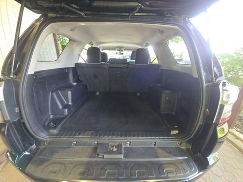 Used 2018 Toyota 4Runner SR5 AWD/4WD image 6
