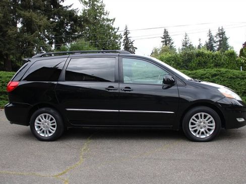 Used 2009 Toyota Sienna XLE Limited AWD/4WD image 12