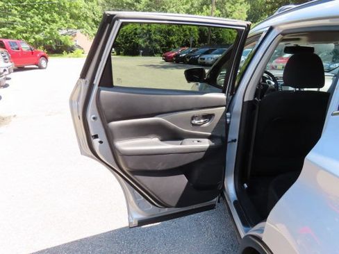Used 2017 Nissan Murano SV w/ Premium Plus Package AWD/4WD image 11