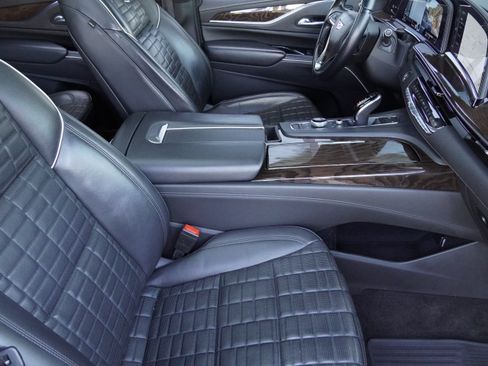 Used 2021 Cadillac Escalade Premium Luxury Platinum w/ Heavy-Duty Trailer Package AWD/4WD image 9