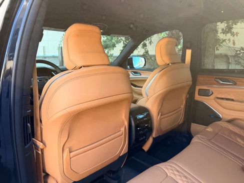 Used 2023 Jeep Grand Cherokee Summit AWD/4WD image 23