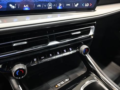 New 2026 Chevrolet Traverse LT w/ Driver Confidence Package FWD image 19