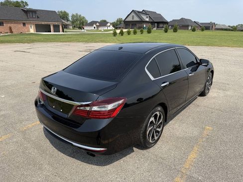 Used 2017 Honda Accord EX image 8