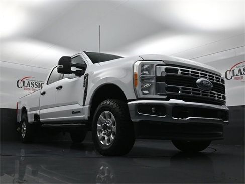 Used 2023 Ford F250 XLT w/ FX4 Off-Road Package image 27