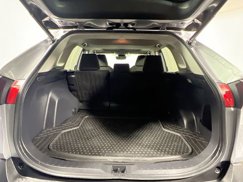 Used 2021 Toyota RAV4 XLE w/ Convenience Package image 34