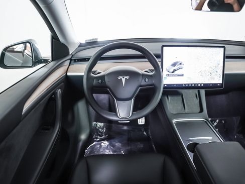 Used 2024 Tesla Model Y Performance image 14