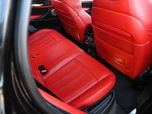 Used 2015 BMW X6 M image 14