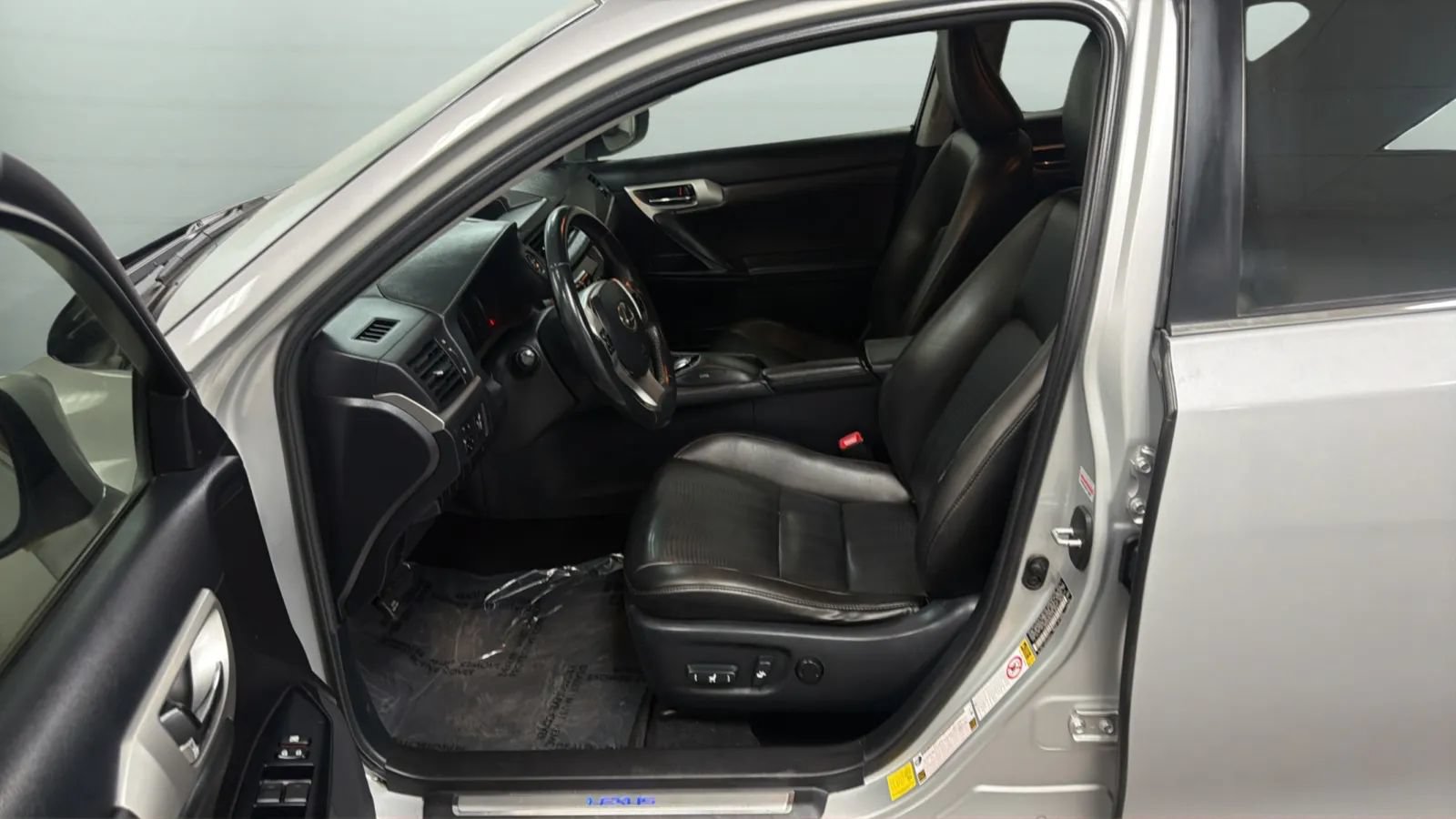 Used 2013 Lexus CT 200h w/ Premium Pkg w/Navigation FWD image 21