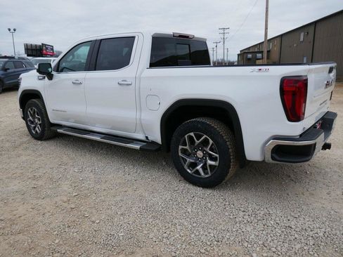 New 2026 GMC Sierra 1500 SLT image 7