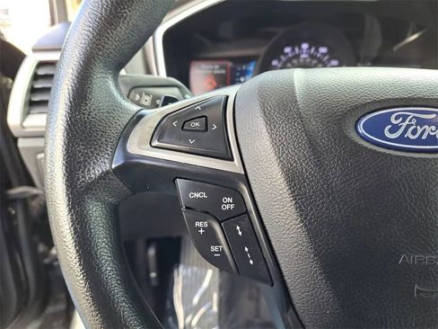 Used 2019 Ford Fusion SE image 19