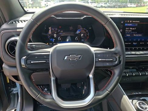 Used 2025 Chevrolet Colorado Z71 w/ Technology Package AWD/4WD image 17