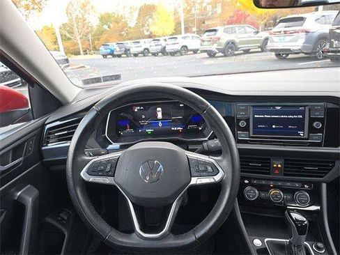 Certified 2023 Volkswagen Jetta SE image 8