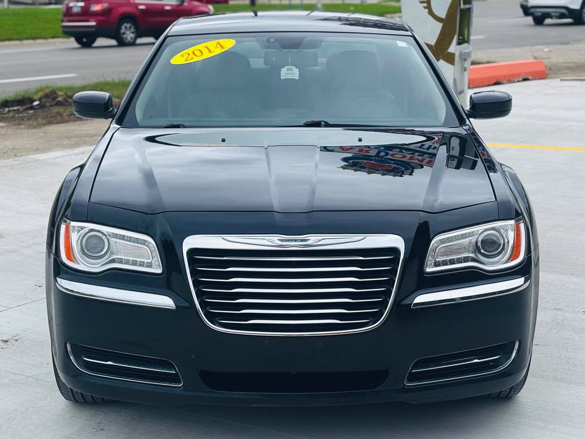 Used 2014 Chrysler 300 AWD image 18